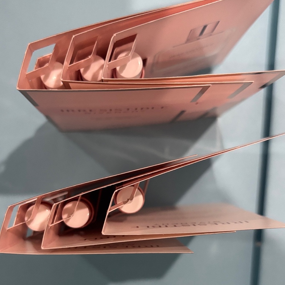 Givenchy Irresistible Rose Velvet Discovery Sample Set - Picture 2 of 2